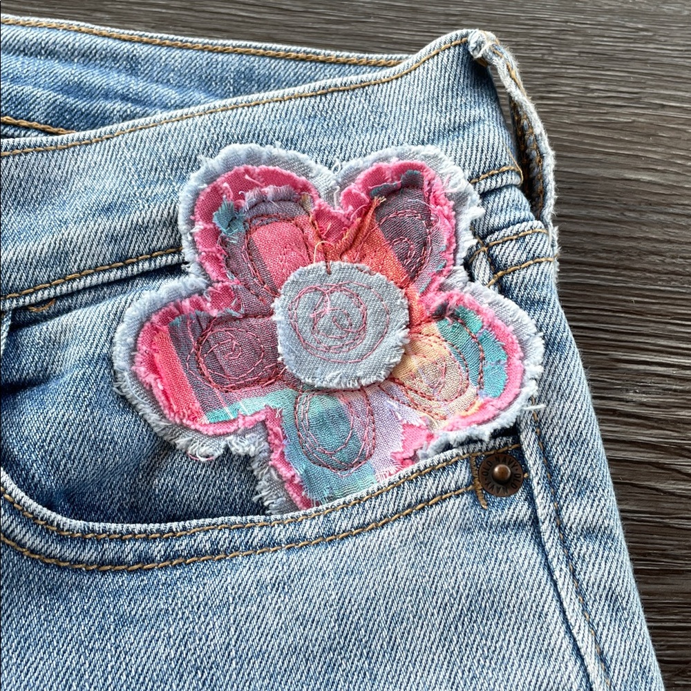 Upcycled Embellished Cropped Flare Light Wash Jeans Boho Scrappy Fabric Flowers - Picture 3 of 16